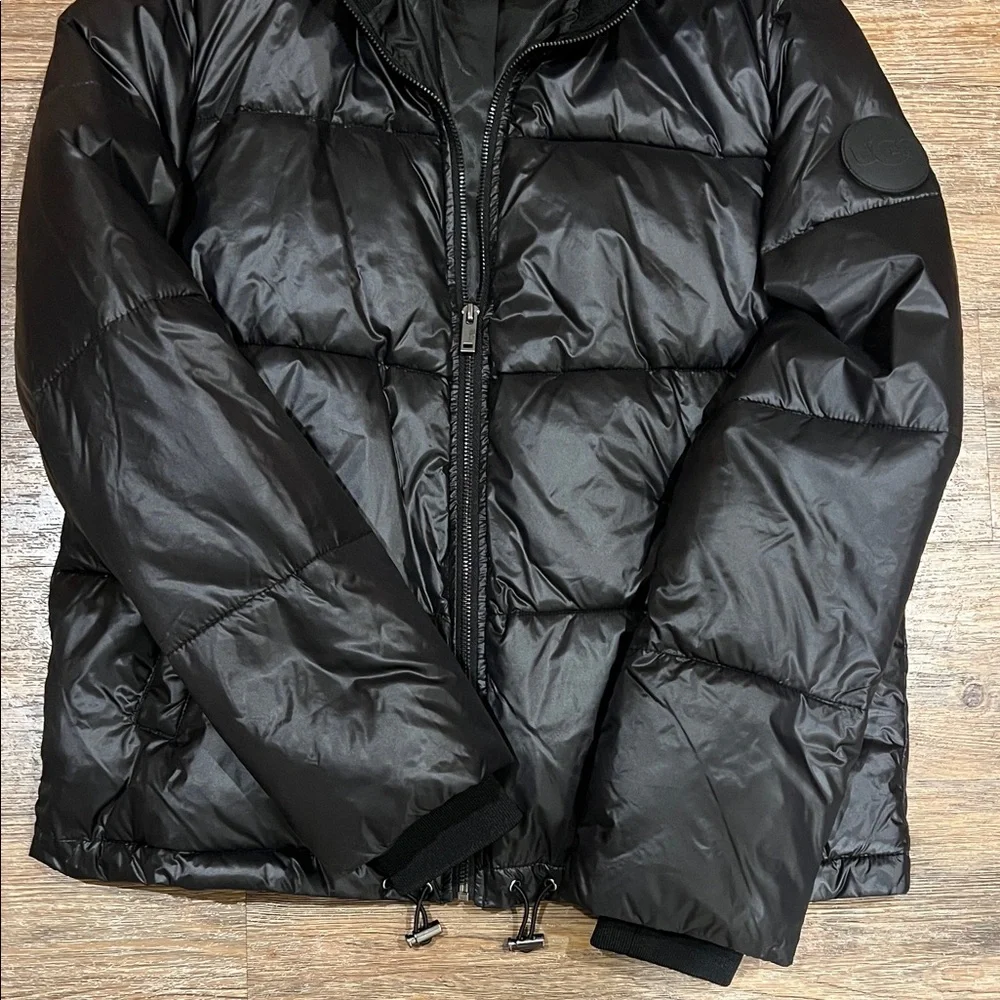 Women’s UGG Black Puffer Jacket - Picture 4 of 5